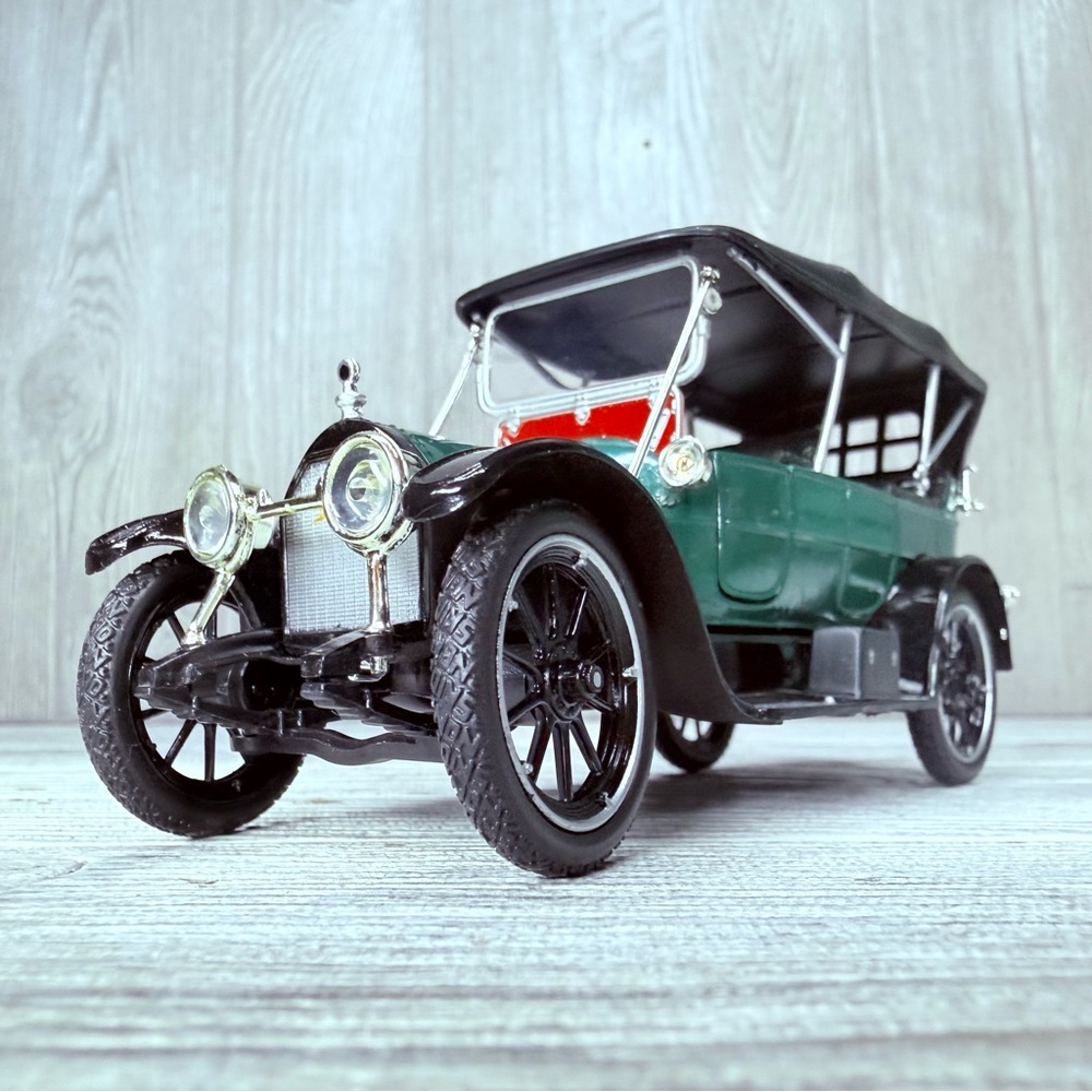 1913 Cadillac Touring Car Cadillac Classics 1:32 Scale die cast model toy car